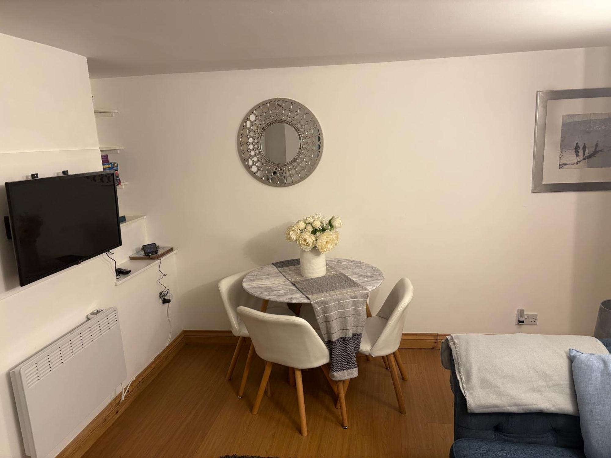 Seaton, Devon, Two Bed Apartment, Just Off The Sea Front. المظهر الخارجي الصورة